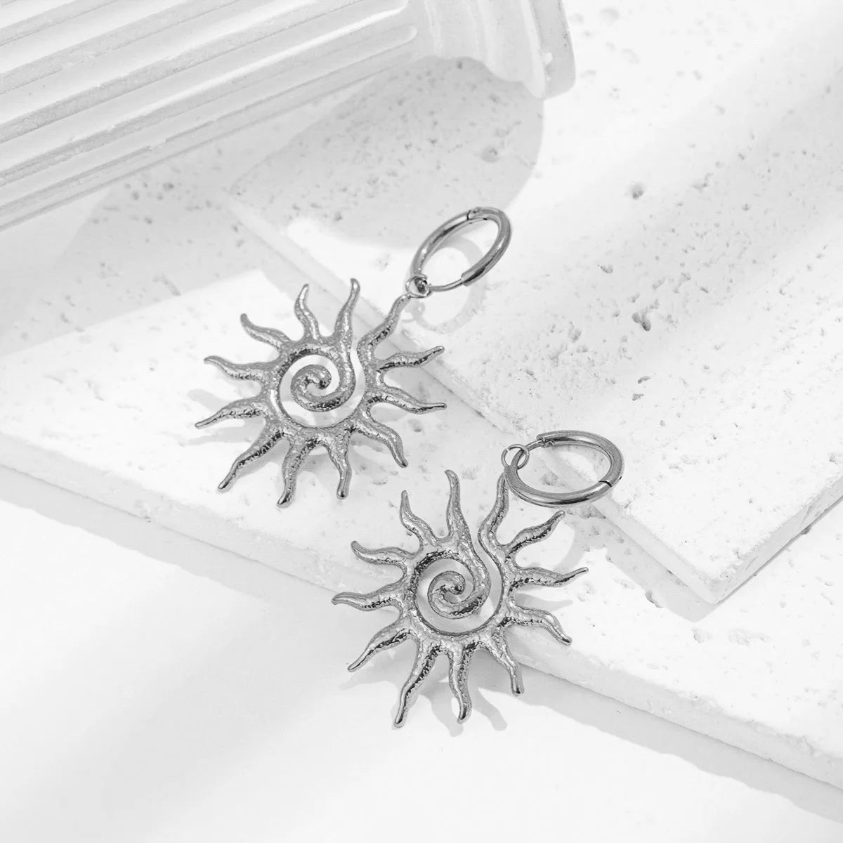 Radiant Retro Revival: Sun-Shaped Pendant Necklace & Matching Earrings, Choker, & Ring Set - A Golden Y2K Jewelry Collection for Every Party